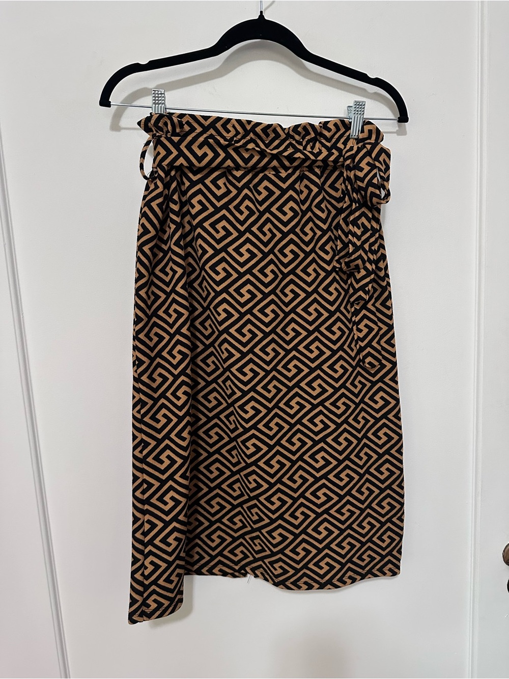 Posh gold/black geometric pattern midi stretchy pencil skirt w/ belt -S